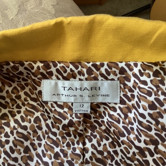 Yellow jacket - Picture 2 of 4